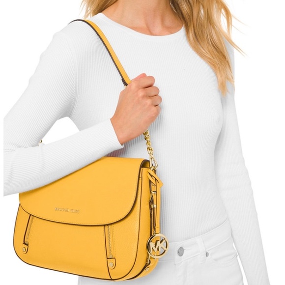 Michael Kors Handbags - 💛 new MK shoulder/ crossbody bag Bedford